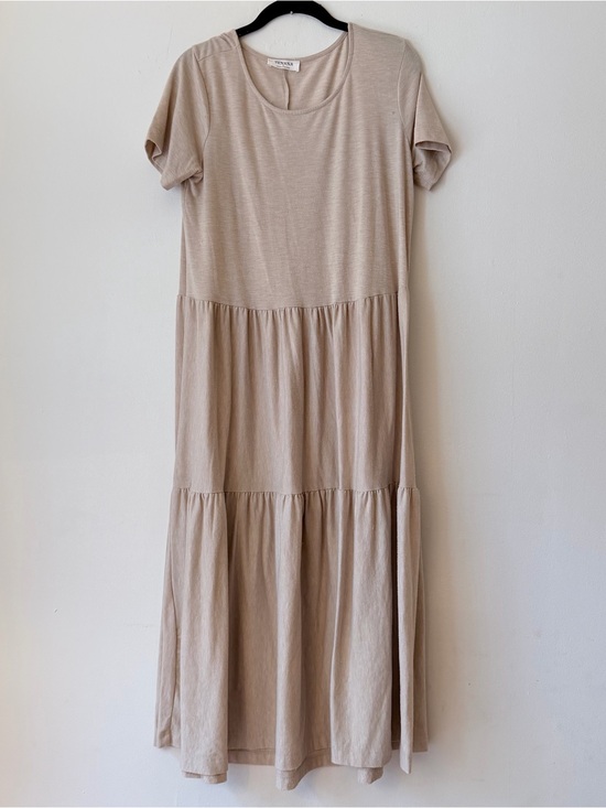 Zenana Outfitters Dresses & Skirts - L beige Zenana Outfitters Beige Tiered Short-Sleeve Maxi Dress